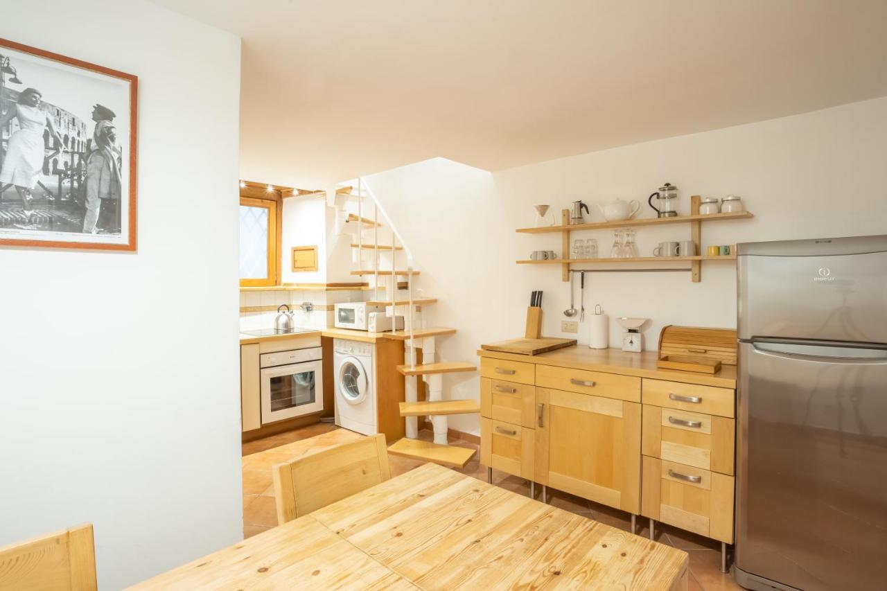 Quiet And Cozy Trastevere Hideaway Roma Ngoại thất bức ảnh
